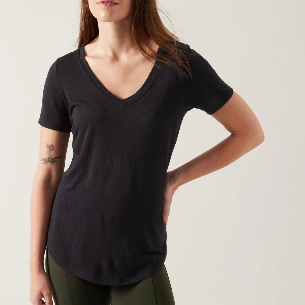 Athleta Breezy Scoop V Tee, black, large, NWT